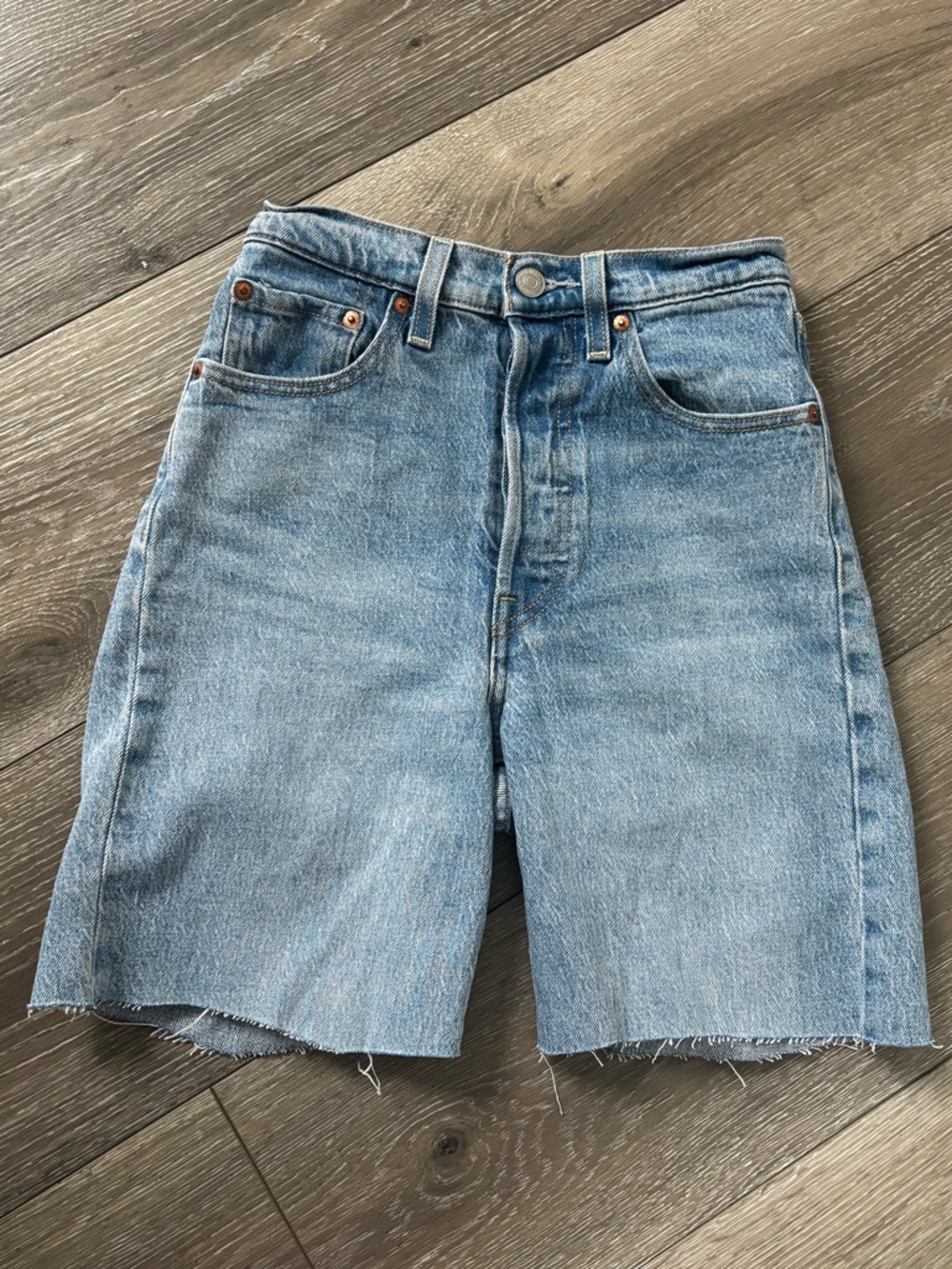 Levi's Rib Cage Bermuda Light Blue Cutoff Boyfriend Denim Shorts, Size 24